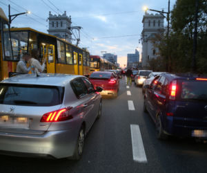 Wyrzucą diesle z centrum?! Warszawa chce Strefy Czystego Transportu