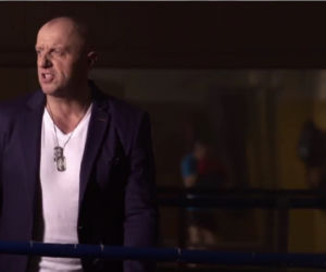 Policyjny rap – gwiazda „Policjantek i Policjantów” w autobiograficznej piosence