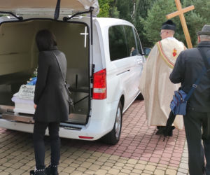 Pogrzeb małej Hani. Ludzie tonęli we łzach. Nauczyła, jak przeżywać nawet z największym bólem każdy dzień