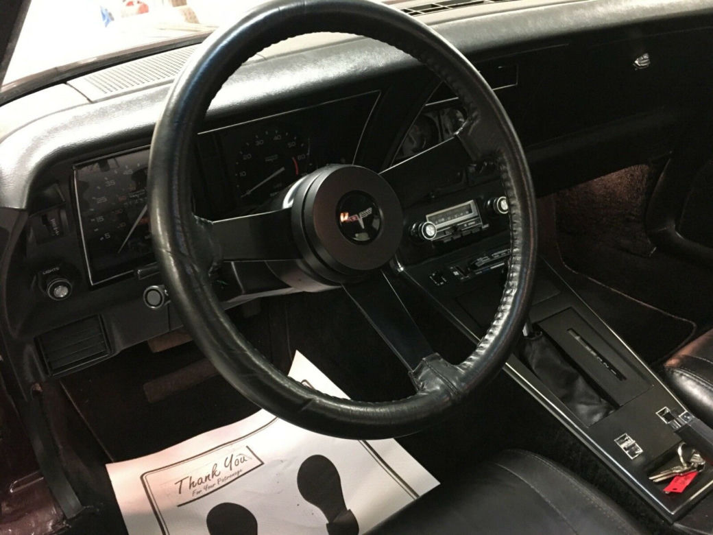 Corvette C3 z przebiegiem 1447 mil 