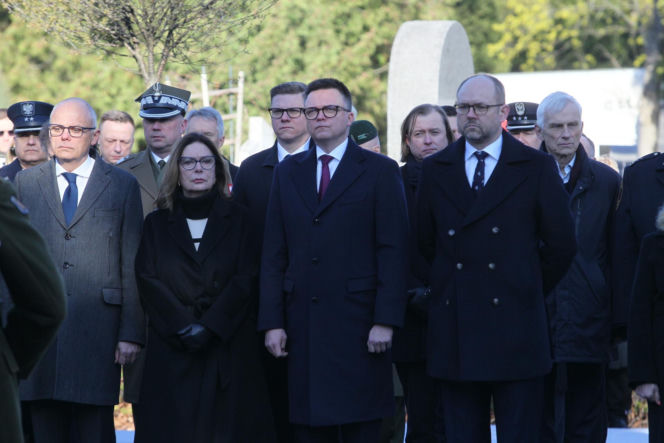 Obchody 16. rocznicy katastrofy smoleńskiej. Powązki