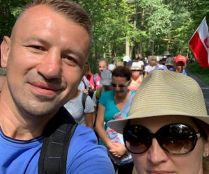 Tomasz Adamek z żoną na pielgrzymce