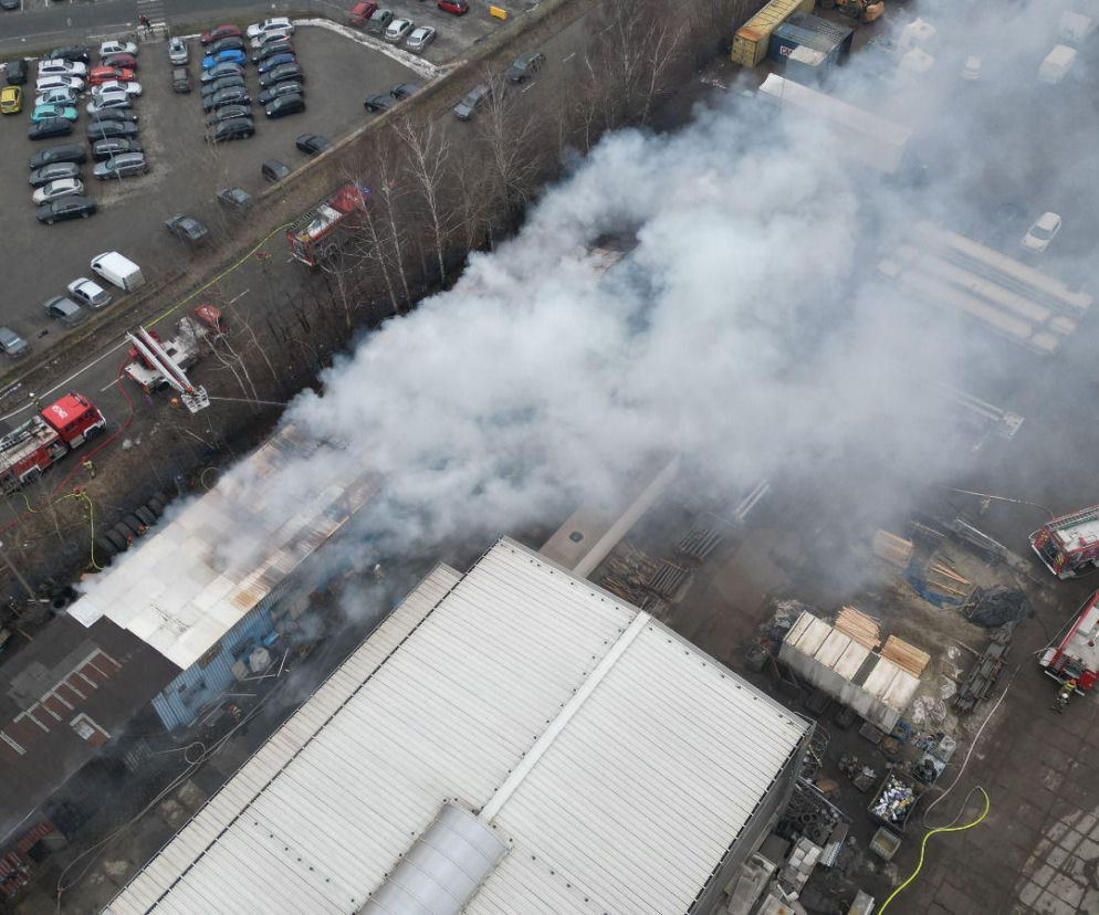 88 strażaków w akcji. Co wiadomo po pożarze hali przemysłowej w Gliwicach?