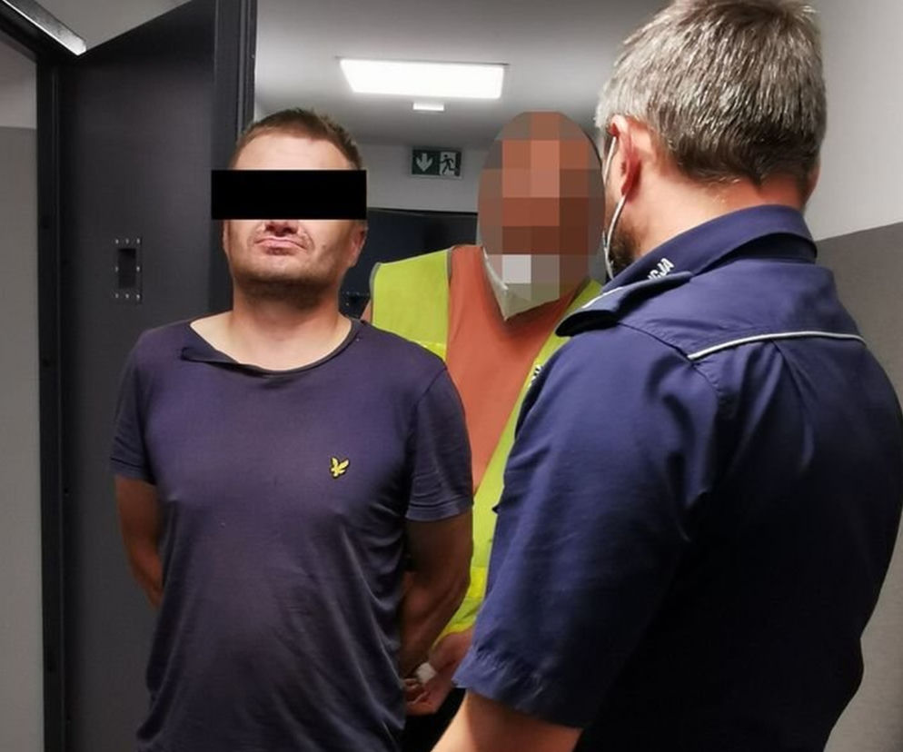 Ciągnik taranował radiowozy! Ranni policjanci. Horror na drodze!
