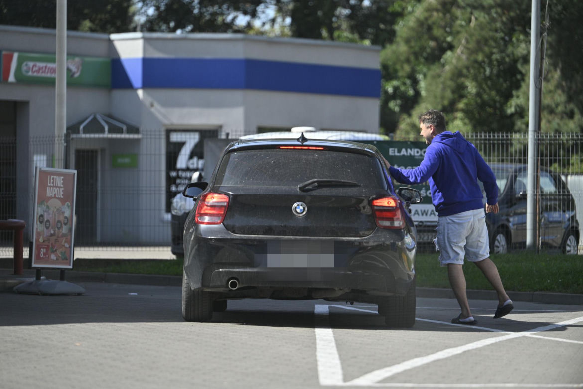 Daniel Martyniuk załatwia sprawunki w Warszawie