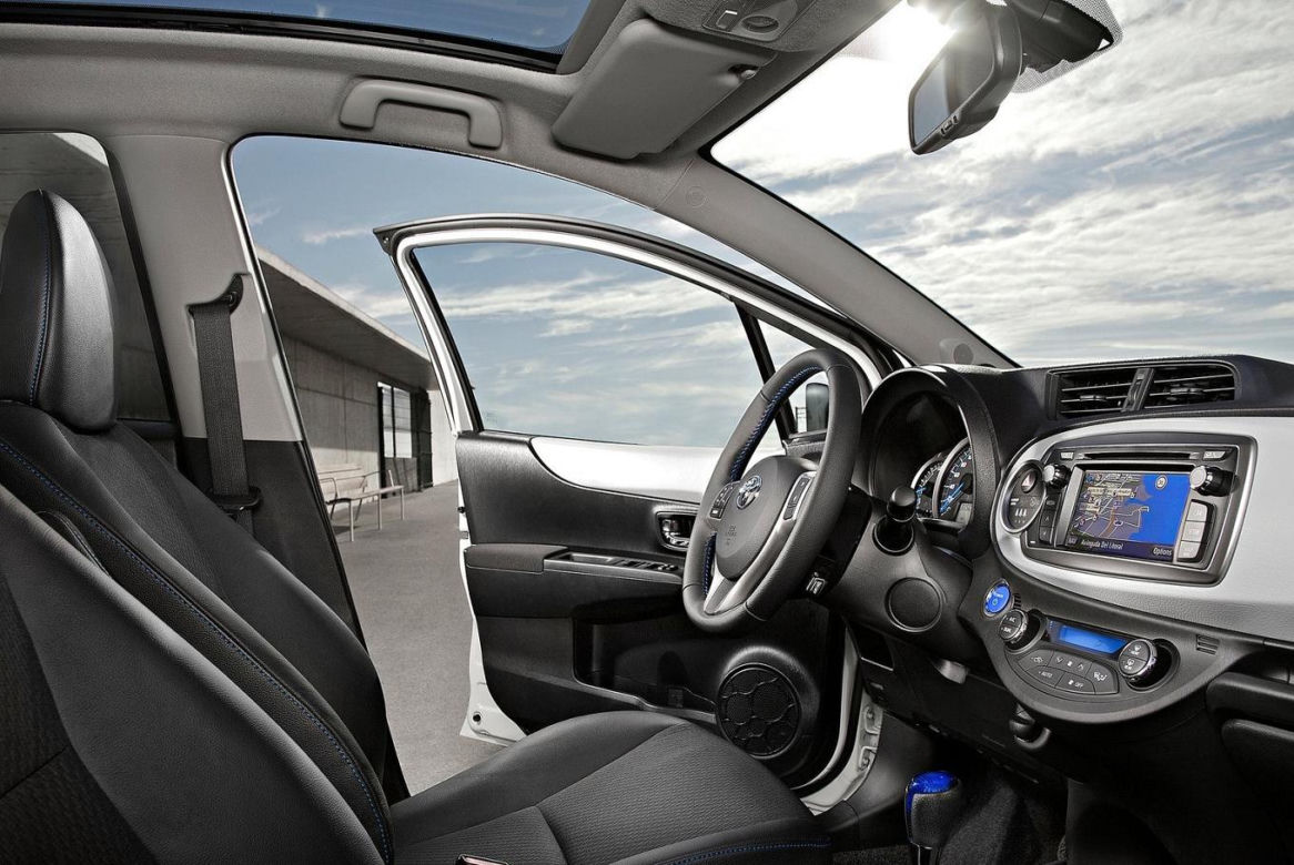 TOYOTA YARIS HYBRID