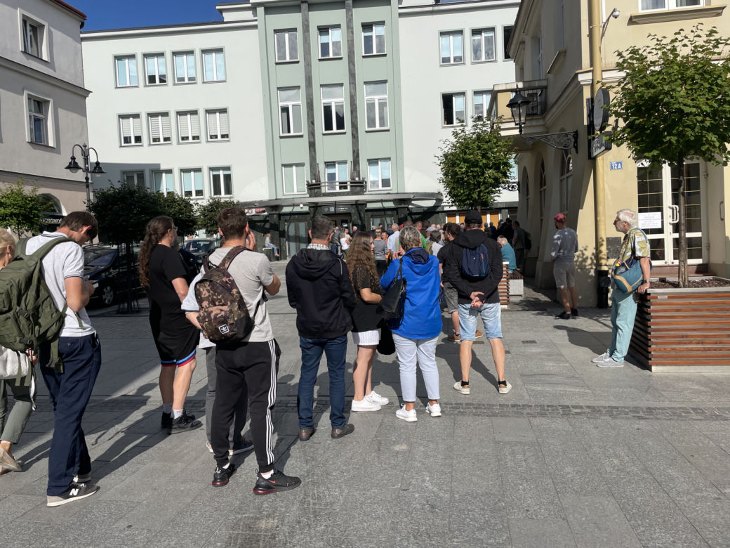 Za czym kolejka ta stoi w Rzeszowie? Za bardzo ważnym banknotem! 