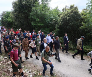 Prezydent RP Karol Nawrocki podczas trekkingu z harcerzami, młodzieżą i społecznikami pod hasłem Szlak Pamięci w Cassino