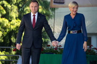 Andrzej Duda nieugięty w sprawie referendum. Prezydent proponuje 10 pytań, a posłowie PiS ostro krytykują