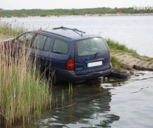 Z zalewu wyłowili auto z ciałem