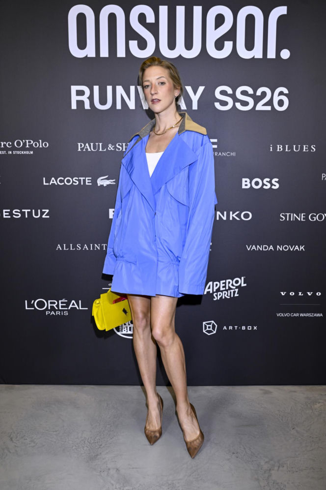 Bezpieczne kolory odchodzą do lamusa. Lara Gessler zachwyciła stylizacją w jednym z najmodniejszych odcieni tej wiosny