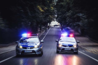 Policja ESKORTOWAŁA kobietę w ciąży KILKADZIESIĄT KILOMETRÓW. Z Białej Rawskiej musiała dotrzeć do szpitala w Łodzi!