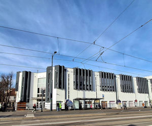 Kultowe centrum handlowe przechodzi metamorfozę. Widać już pierwsze efekty