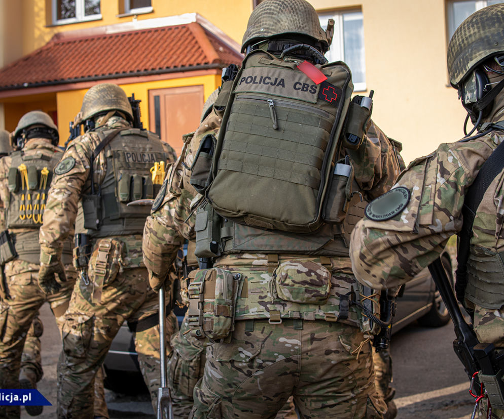 CBŚP rozbiło grupę przestępczą. Zatrzymani m.in. nakłaniali kobiety do prostytucji 