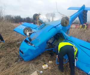 Szokujący wypadek pod Tarnowem! Awionetka wylądowała na dachu. Pilot w szpitalu [ZDJĘCIA]