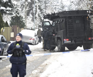 Makabra w Warszawie. Dwa ciała w mieszkaniu, nie oszczędził nawet psów. Nieoficjalnie: zabił rodziców