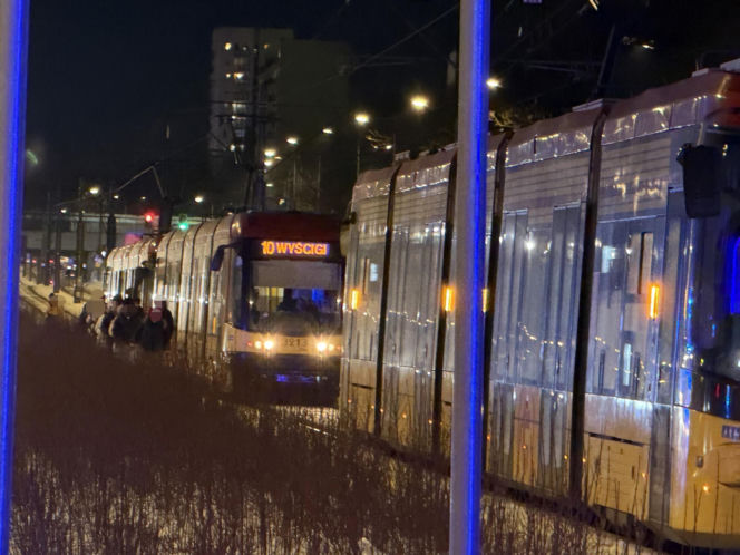Warszawa: Tramwaje skierowane na objazdy! "Zdarzenie z udziałem BMW"