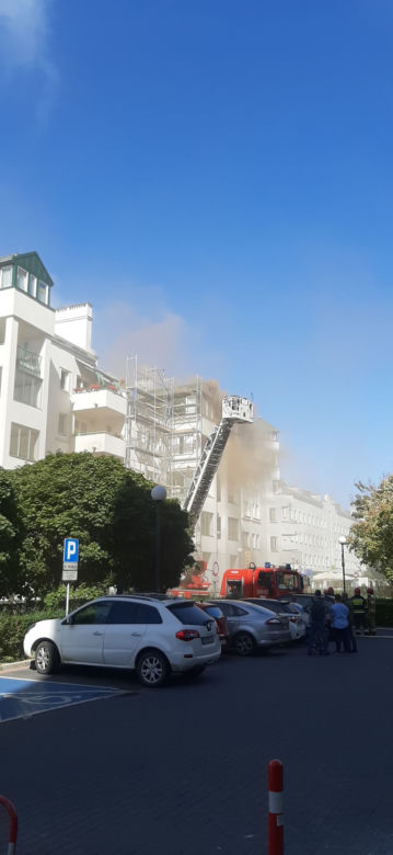 Poważny pożar mieszkania na warszawskim Ursynowie! Z budynku ewakuowano kilka osób