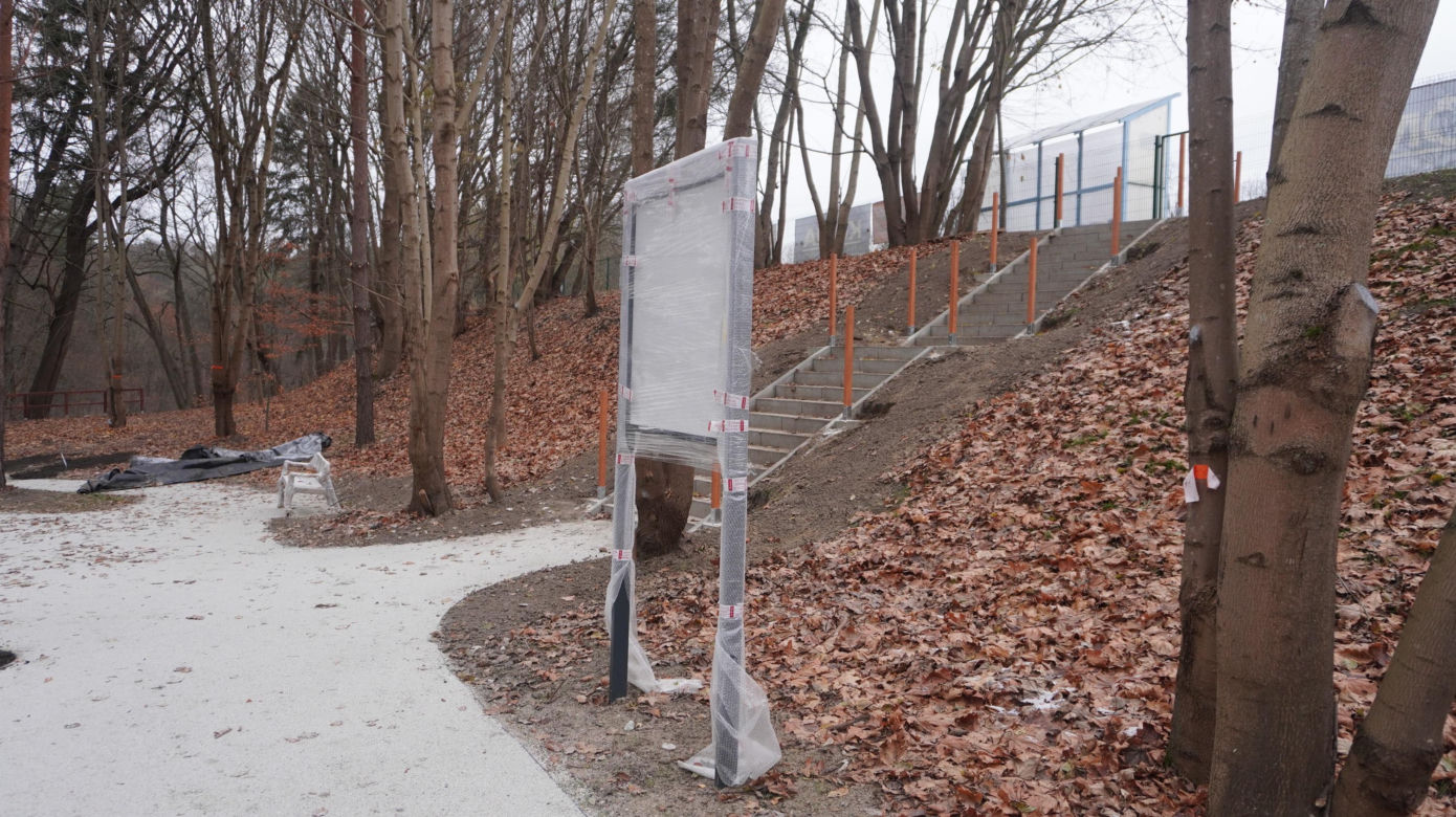 Nowe miejsce rekreacji nad Łyną coraz bliżej. Trwają prace wykończeniowe Ekotarasu w Olsztynie [ZDJĘCIA]