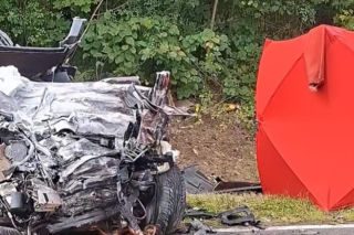 Tragedia na DK 42. Czołowe zderzenie z ciężarówką, nie żyje 23-latek!