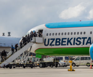 Pyrzowice. 600 uchodźców z Ukrainy ewakuowanych do Kazachstanu i Uzbekistanu