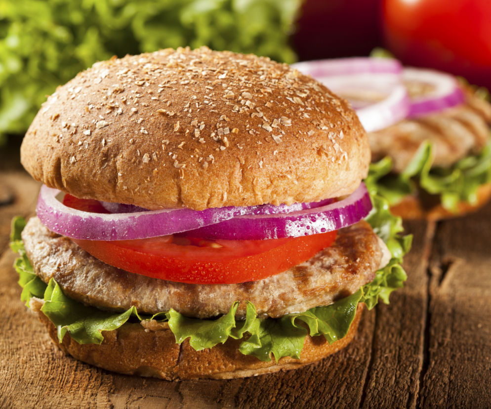 Domowy hamburger z kurczakiem: pyszny i zdrowy!