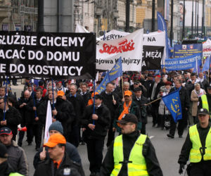 WARSZAWA: Protest KOLEJARZY przed Kancelarią Premiera - ZDJĘCIA