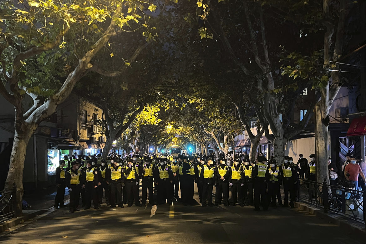 Wielkie demonstracje przeciwko restrykcjom covidowym! "Chcę swobodnie wychodzić, ale nie mogę"