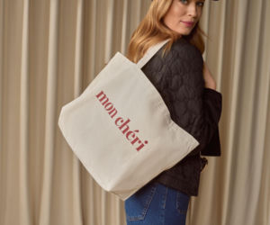 Szafa kapsułowa - jak ją stworzyć? 5 praktycznych sposobów na porządek w garderobie 