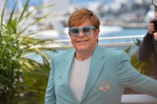Elton John upiekł własne kolana i zrobił z nich wisior! Szokujące wyznanie