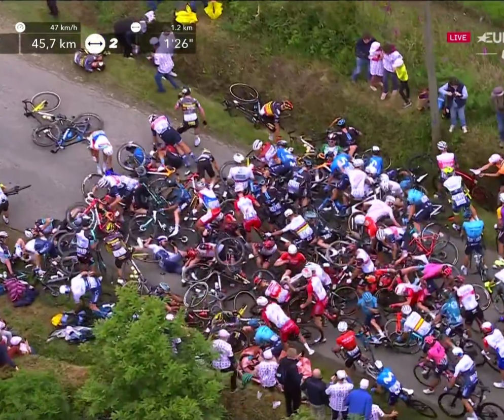 Kraksa na 1. etapie Tour de France