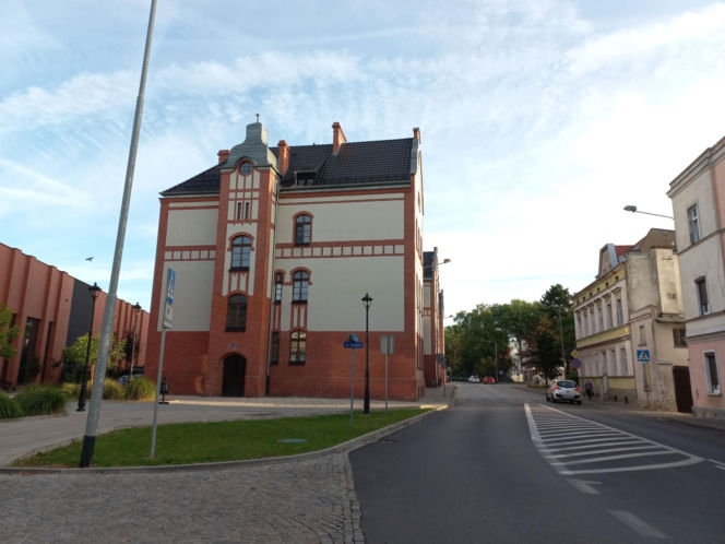 Nowy ciąg pieszo-rowerowy i zieleń w nietypowym miejscu. Takie zmiany czekają ulicę Dąbrowskiego w Lesznie