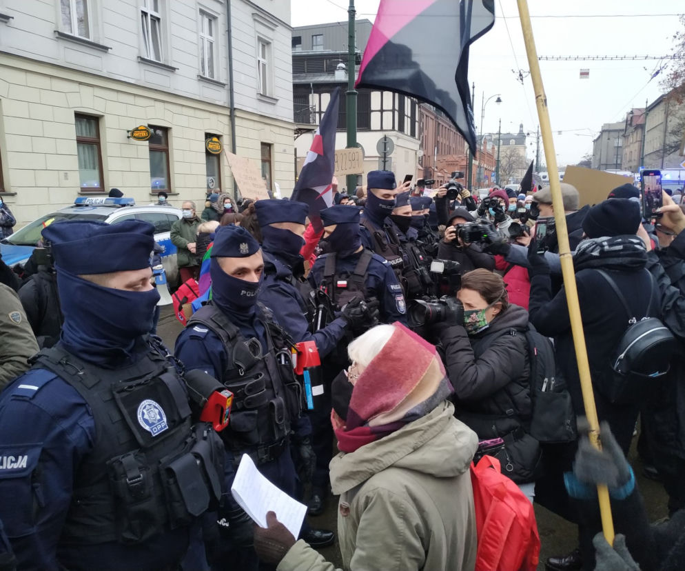 Wyścig pod Biały Domek protestujących z policją. Funkcjonariusze próbowali zablokować pochód