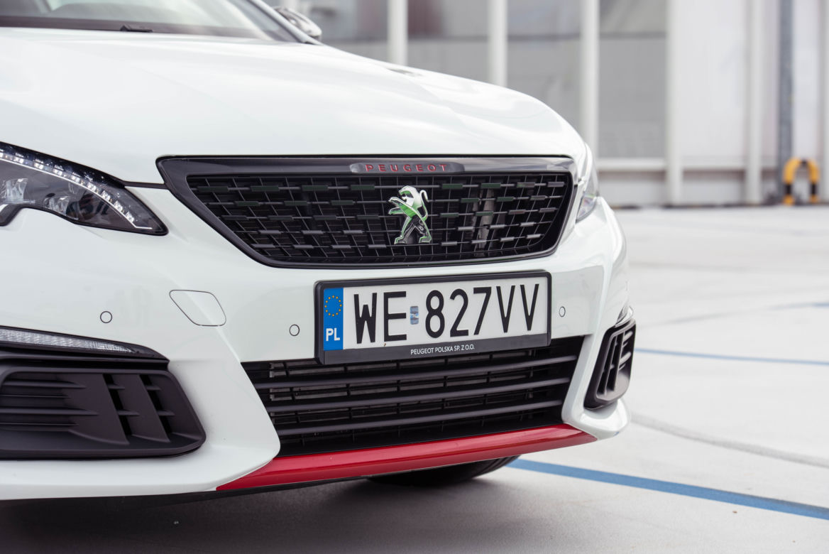 Skoda Octavia RS Challenge vs Peugeot 308 GTi