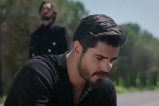 Panna młoda, odcinek 77: Zabójca zaatakuje Cihana! To ojciec Beyzy zleci morderstwo - ZDJĘCIA