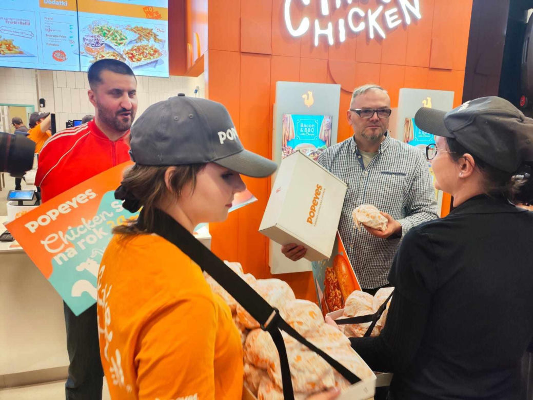 Popeyes w Katowicach już otwarte. Wydano sto pierwszych kanapek