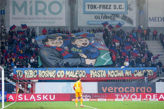 Mecz Piast Gliwice - Legia Warszawa. Kibice na stadionie