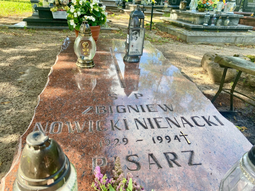 Grób Zbigniewa Nienackiego