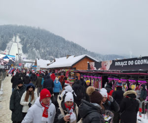 Tłumy kibiców pod Wielką Krokwią w Zakopanem