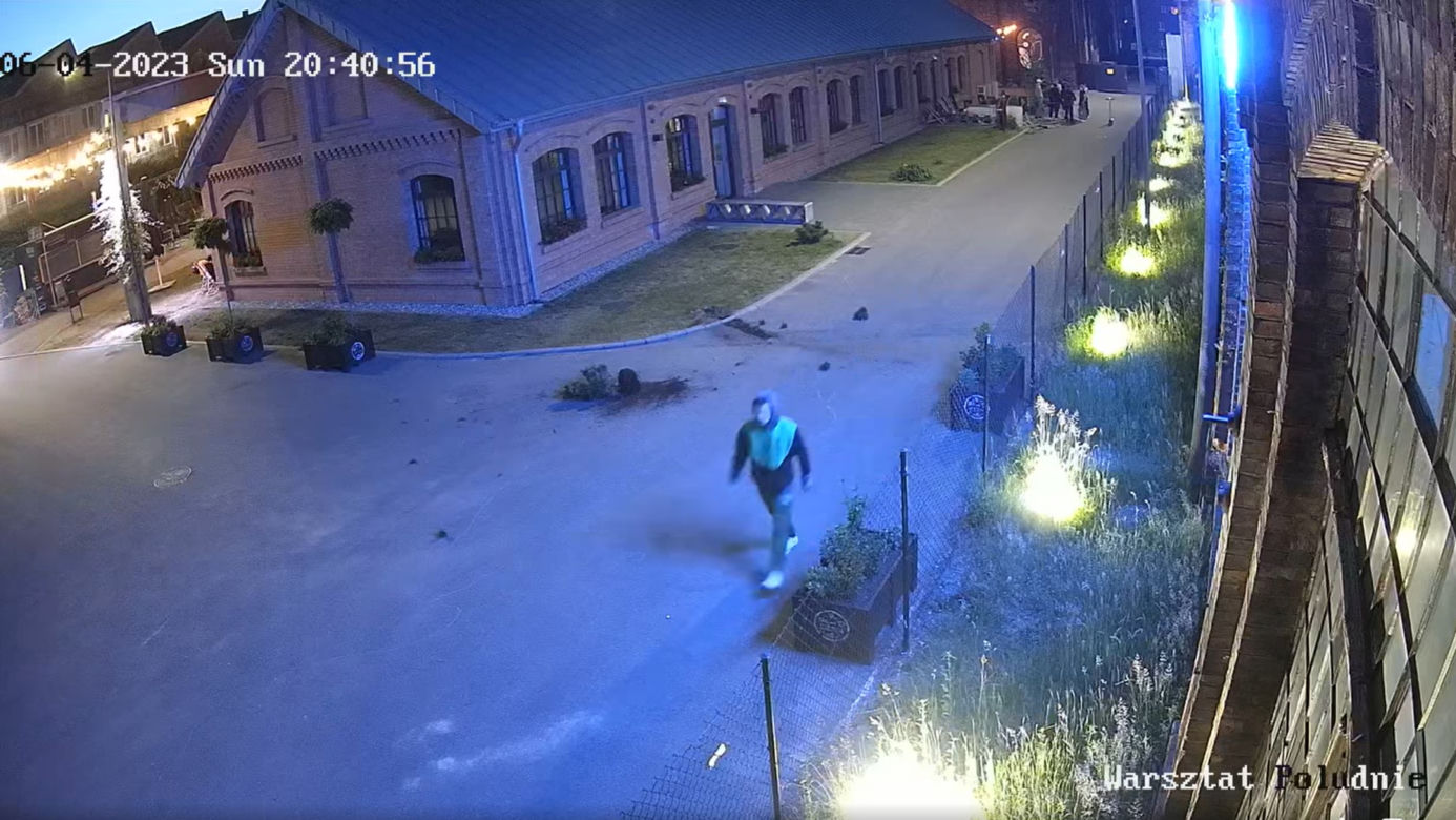 Fabryka Pełna Życia w Dąbrowie Górniczej. Wandala zarejestrowały kamery monitoringu