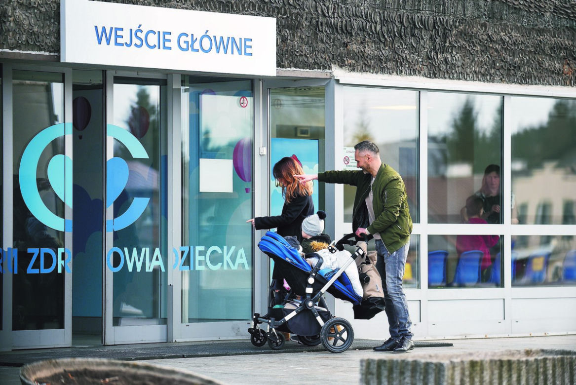 Lech Wałęsa modli się o życie wnuczki