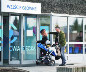 Lech Wałęsa modli się o życie wnuczki
