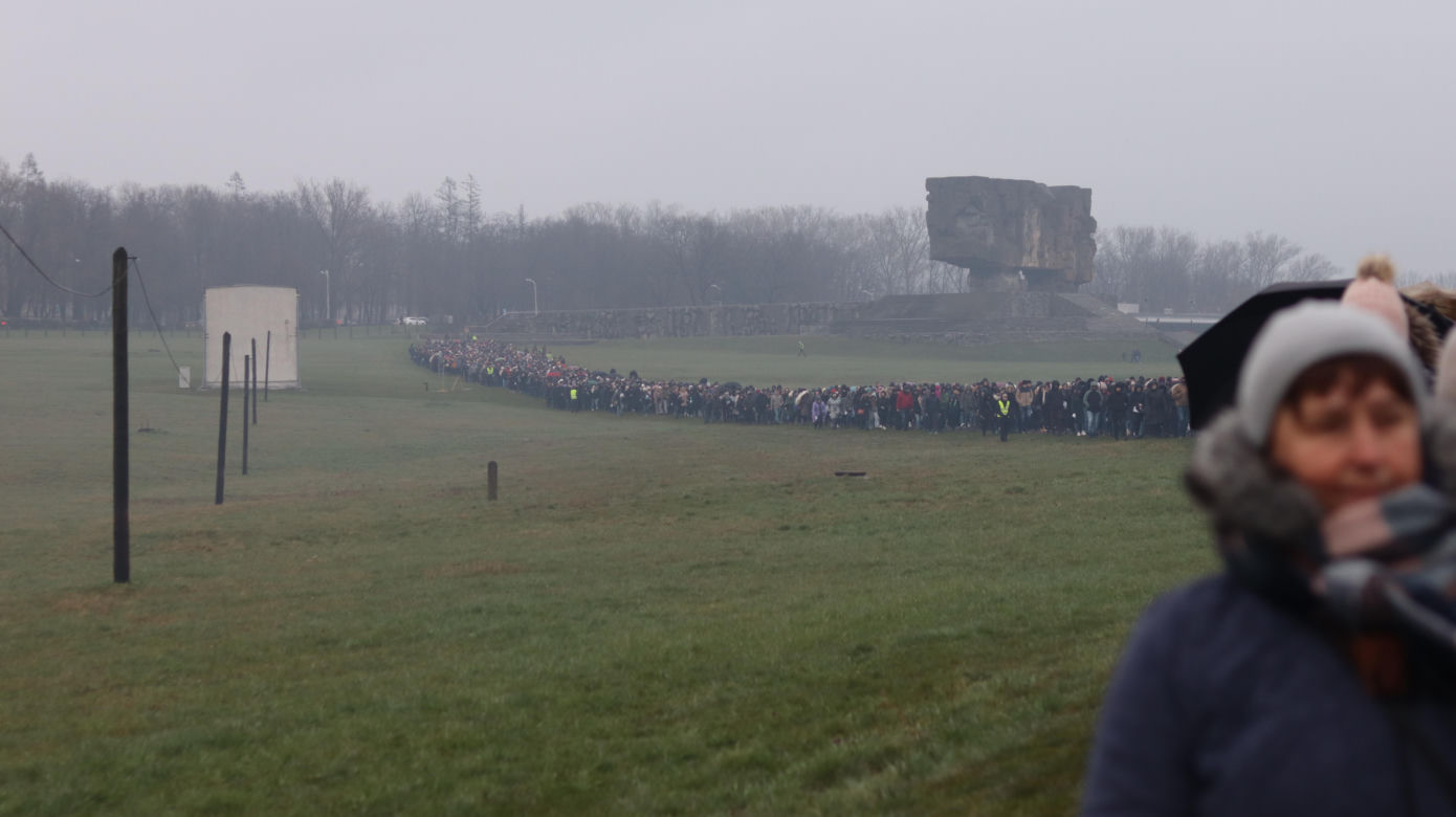 Tak wyglądała jubileuszowa Droga Krzyżowa na Majdanku 2025