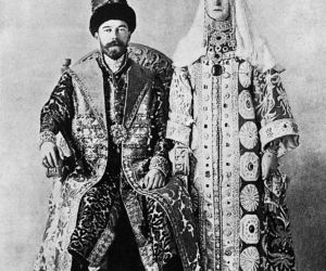 SUPER HISTORIA: Rewolucja obaliła mocarstwo