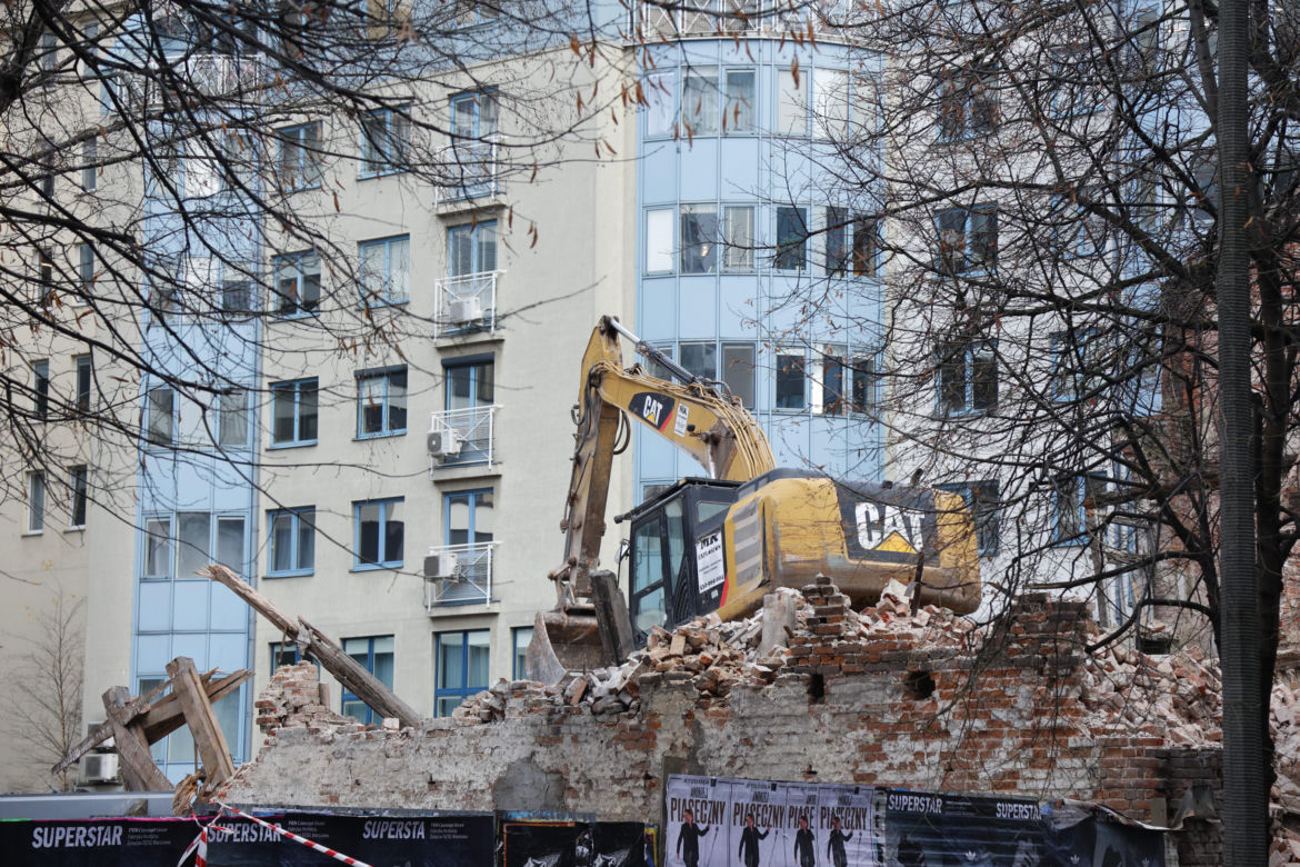 Łucka 8. Kamienica po kolejnych zniszczeniach