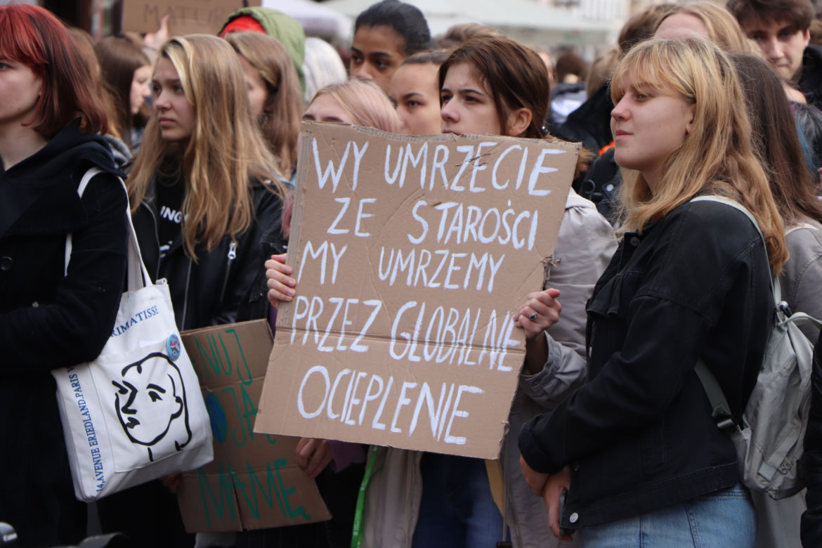 Młodzieżowy Strajk Klimatyczny w Toruniu. Protestowali przeciwko rządowi i korporacjom