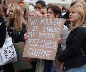 Młodzieżowy Strajk Klimatyczny w Toruniu. Protestowali przeciwko rządowi i korporacjom