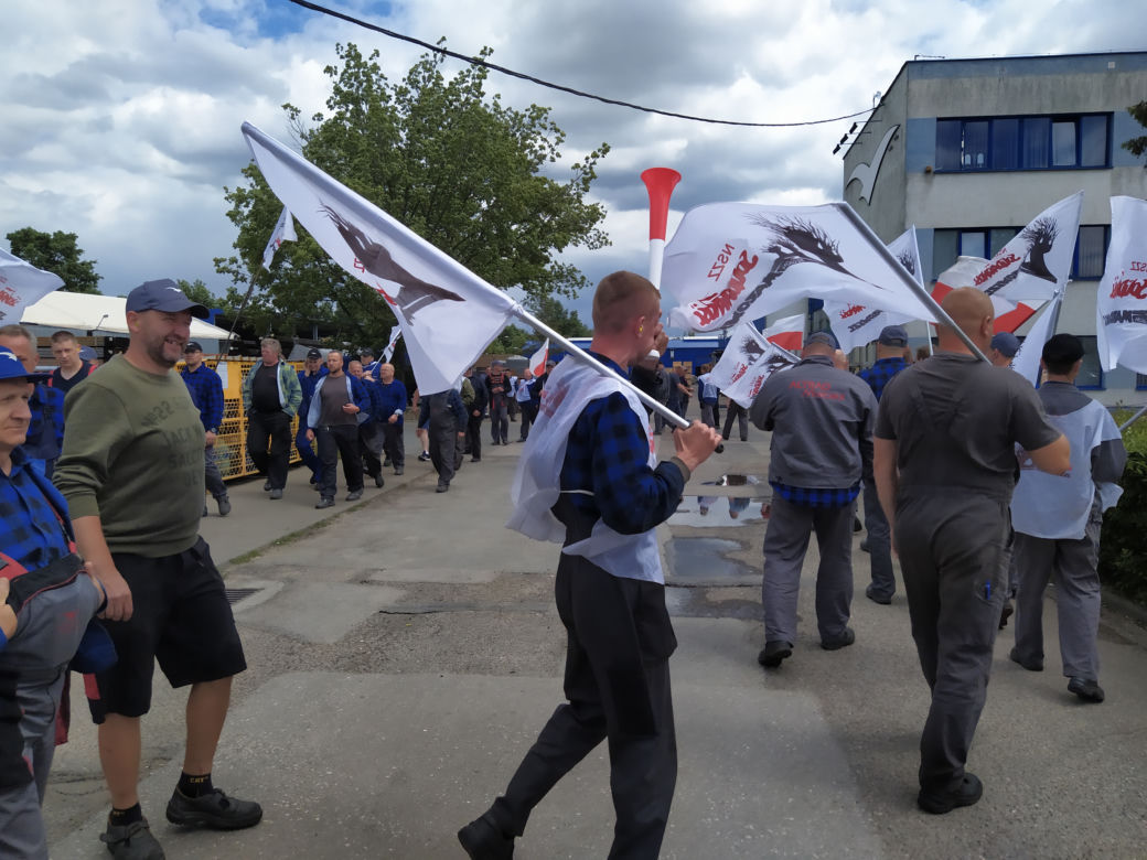 Trwa strajk generalny w Altrad Mostostal. Protestujących poparli związkowcy z Mostostalu Siedlce - zobacz zdjęcia!