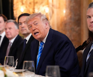 Trump wyrzucił dziennikarzy z sali w rezydencji. „Zabierz ich i daj im obiad!” Nie do wiary, co im podali