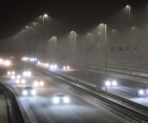 Holandia/ Setki odwołanych lotów, chaos na kolei i rekordowe korki z powodu ataku zimy